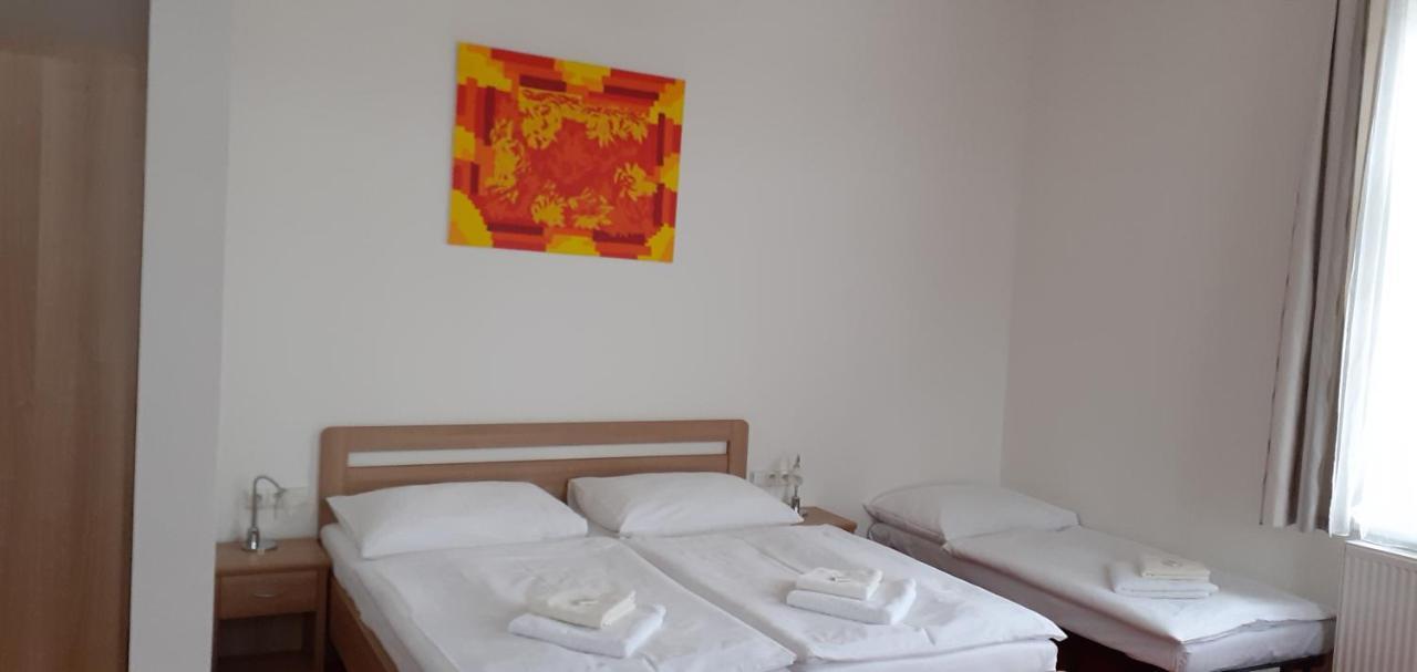 Penzion U Sv. Krystofa Prag Exteriör bild